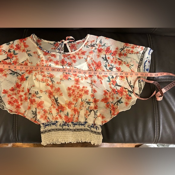 Papaya Floral Blouse. Size Small - Picture 6 of 6